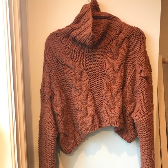 Cropped Turtleneck Sweater - Picture 4 of 4